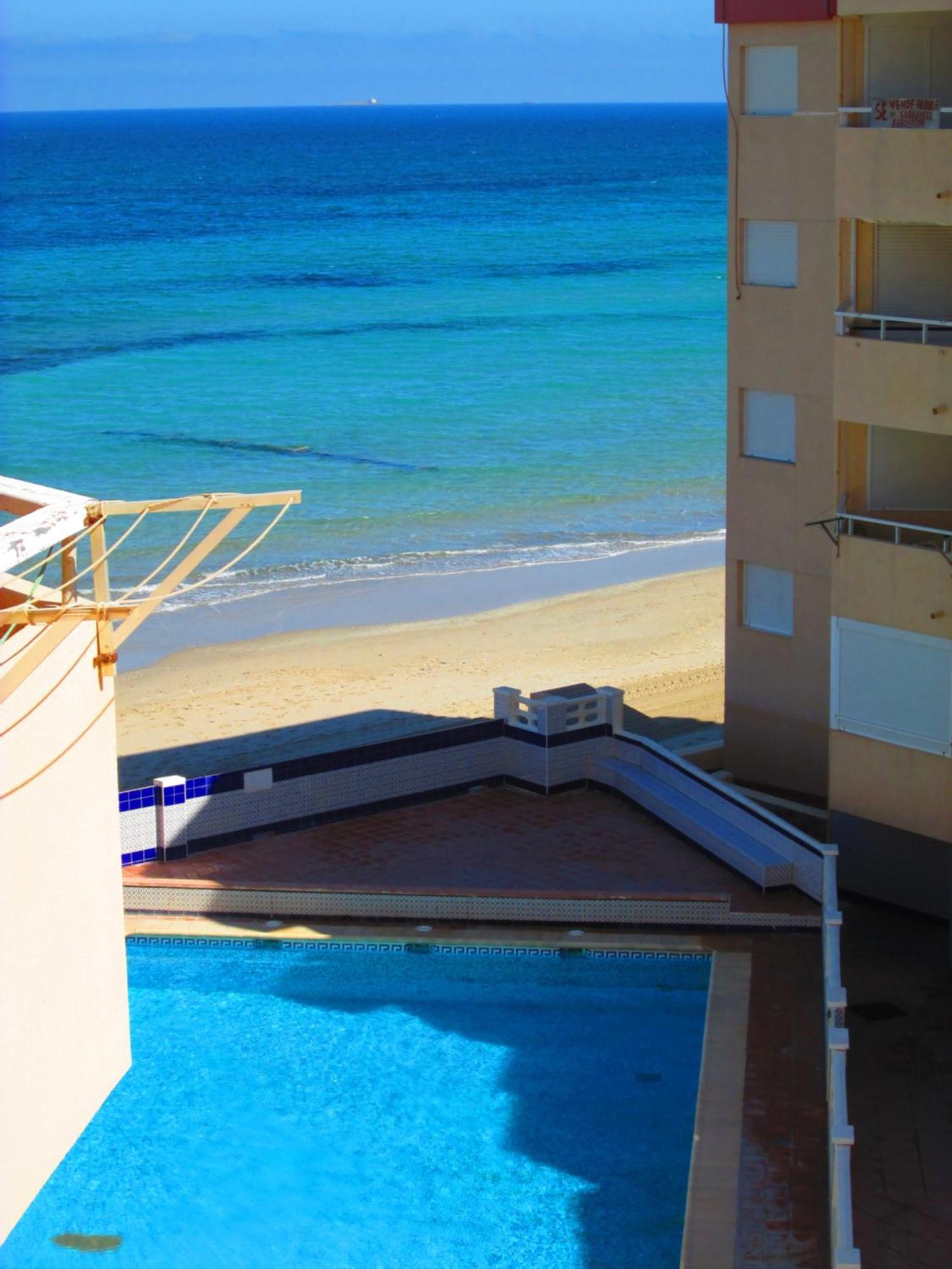 Bright Studio With The Seaview And Swimming Pool Lägenhet La Manga del Mar Menor Exteriör bild